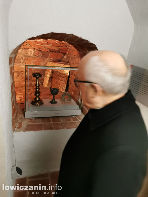 Łowicz. Otwarcie krypt pod katedrą dla zwiedzających