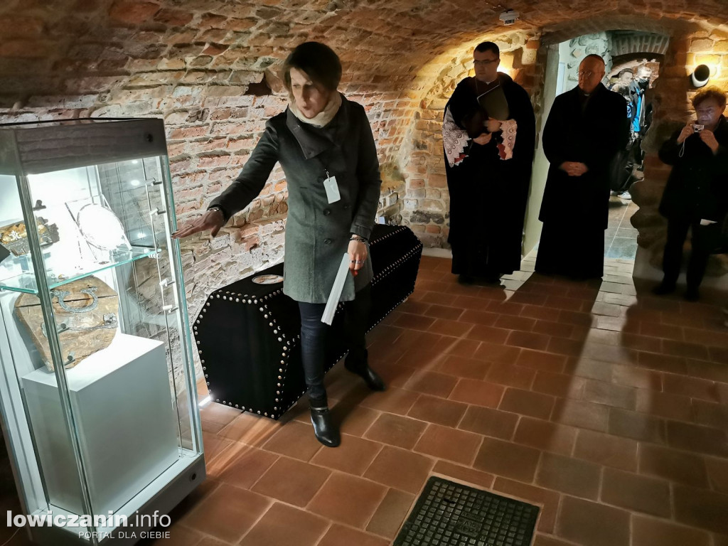 Łowicz. Otwarcie krypt pod katedrą dla zwiedzających