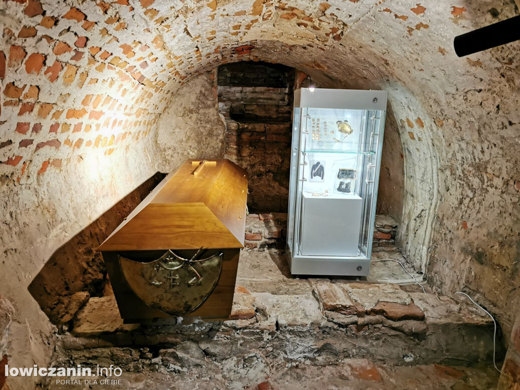 Łowicz. Otwarcie krypt pod katedrą dla zwiedzających