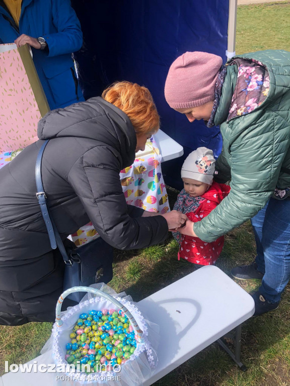 Poszukiwanie zajączka w parku Mickiewicza