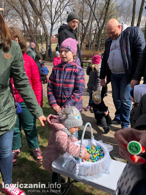 Poszukiwanie zajączka w parku Mickiewicza