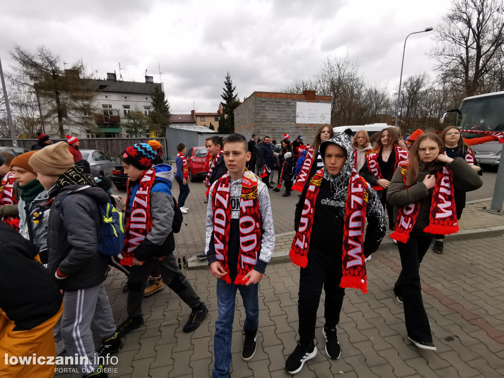 Dzieci z Łowicza pojechały na mecz Widzewa