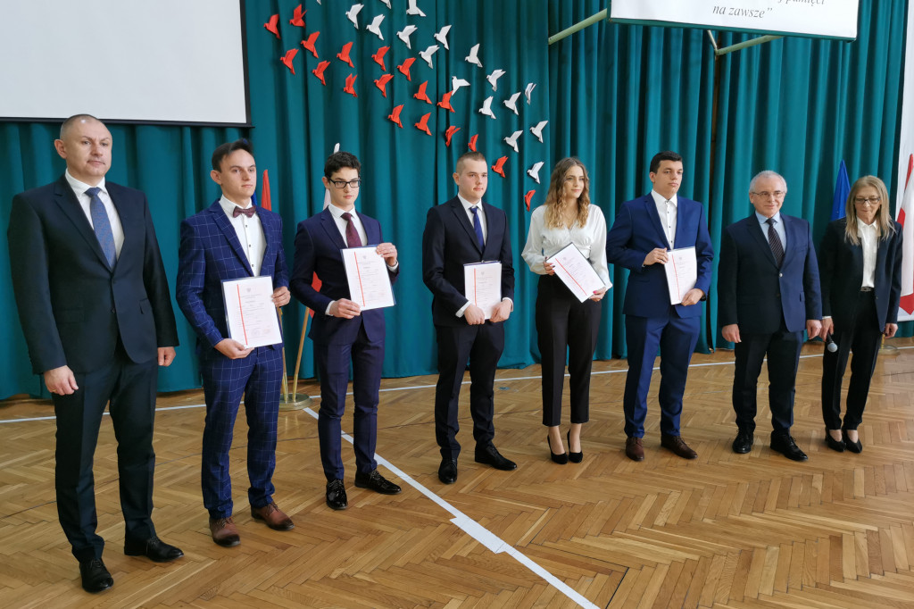 Uroczystość z okazji 3 Maja i pożegnania uczniów ostatnich klas w ZSP na Blichu.