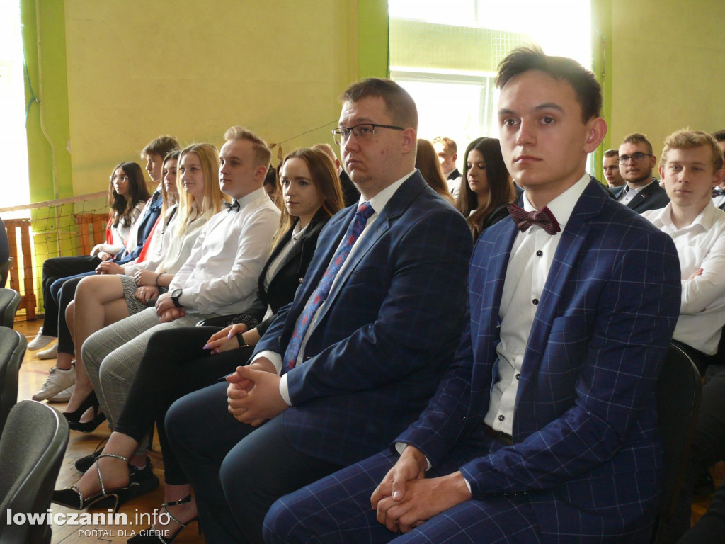 Uroczystość z okazji 3 Maja i pożegnania uczniów ostatnich klas w ZSP na Blichu.
