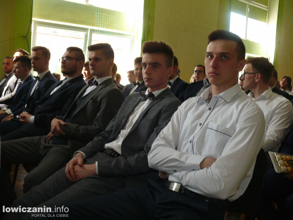 Uroczystość z okazji 3 Maja i pożegnania uczniów ostatnich klas w ZSP na Blichu.
