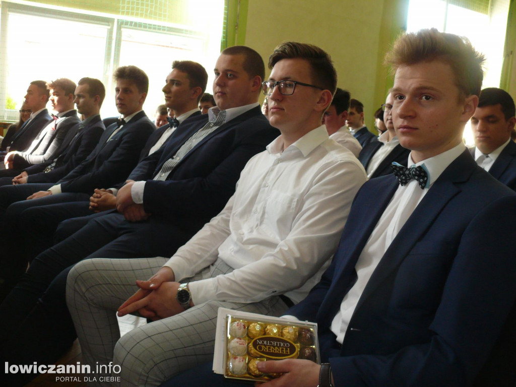 Uroczystość z okazji 3 Maja i pożegnania uczniów ostatnich klas w ZSP na Blichu.