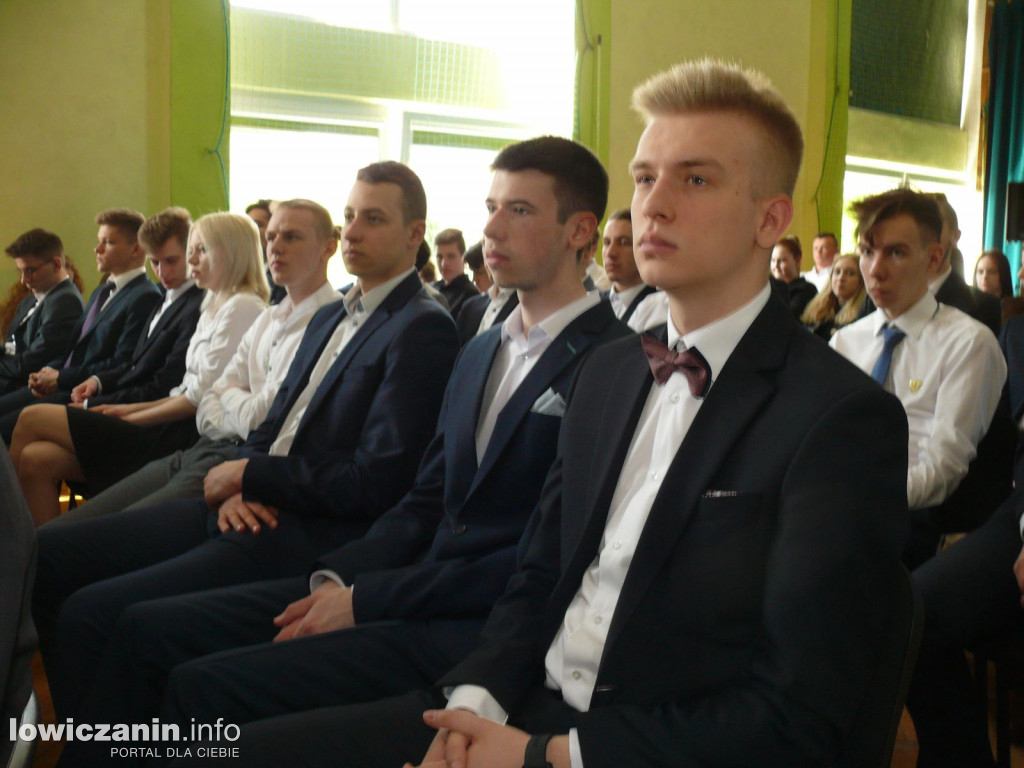 Uroczystość z okazji 3 Maja i pożegnania uczniów ostatnich klas w ZSP na Blichu.