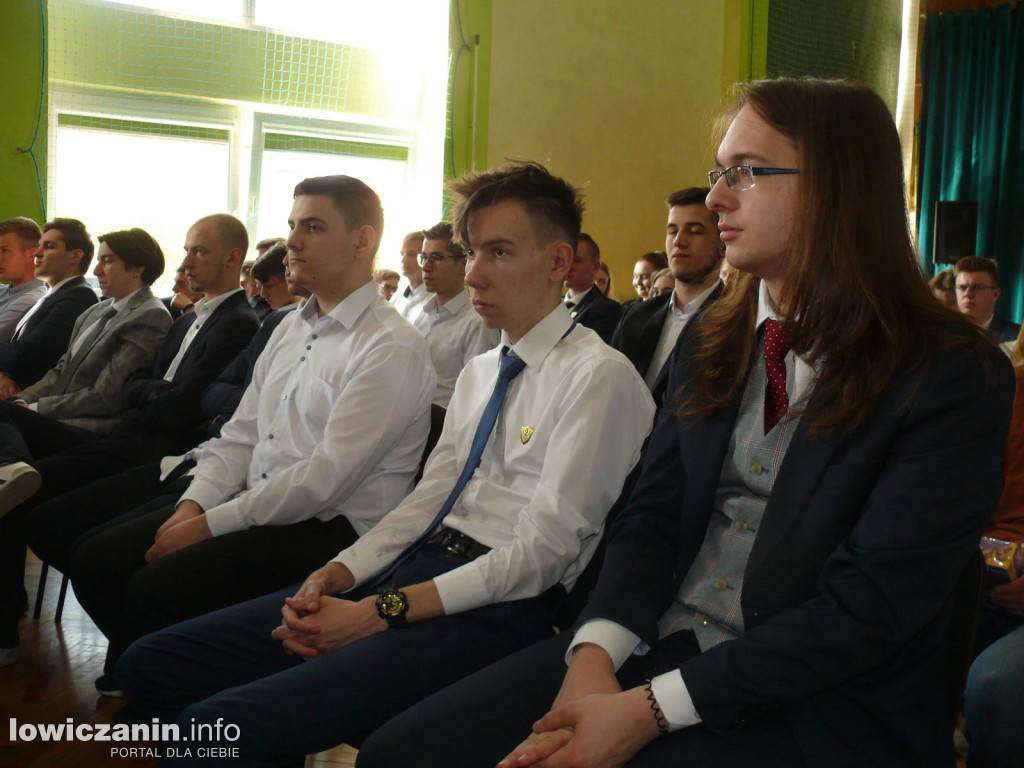 Uroczystość z okazji 3 Maja i pożegnania uczniów ostatnich klas w ZSP na Blichu.