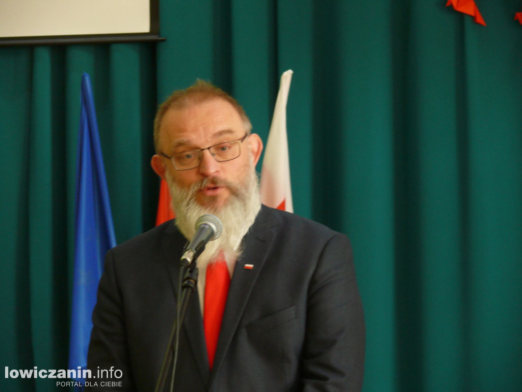 Uroczystość z okazji 3 Maja i pożegnania uczniów ostatnich klas w ZSP na Blichu.