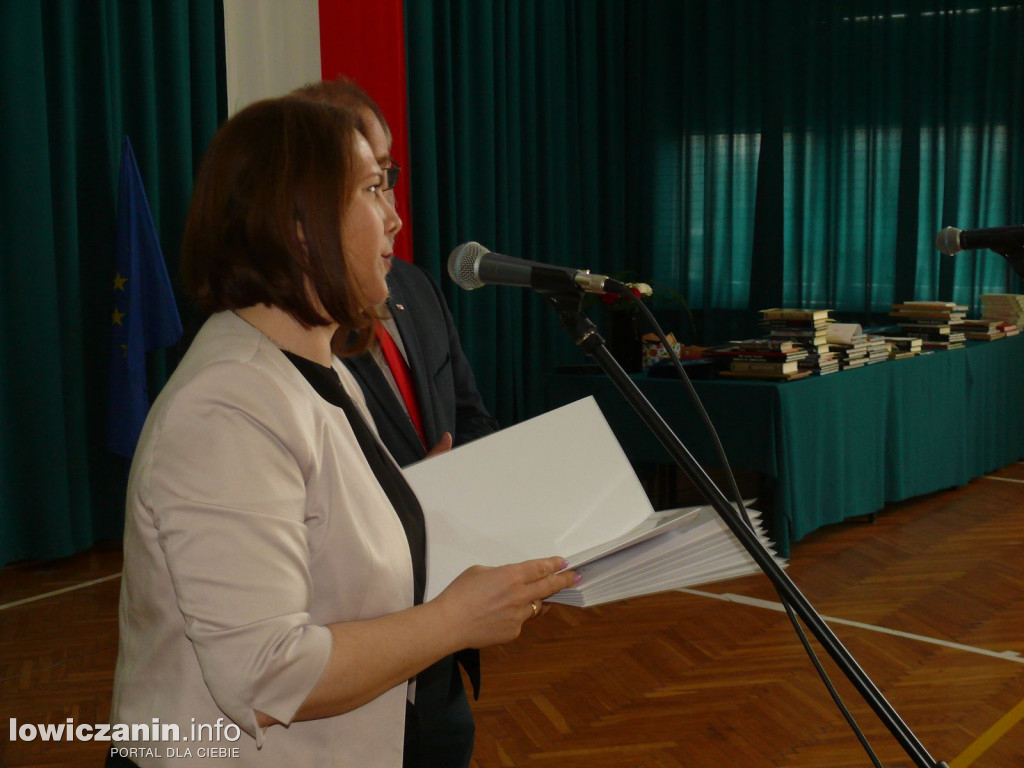 Uroczystość z okazji 3 Maja i pożegnania uczniów ostatnich klas w ZSP na Blichu.