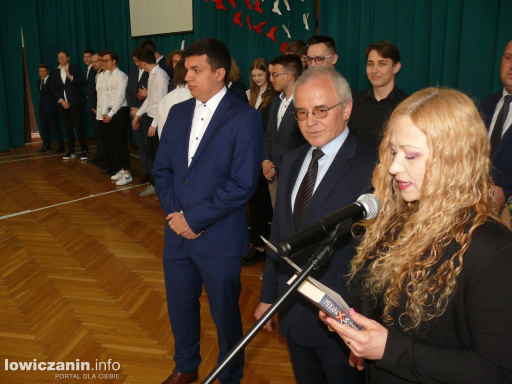 Uroczystość z okazji 3 Maja i pożegnania uczniów ostatnich klas w ZSP na Blichu.