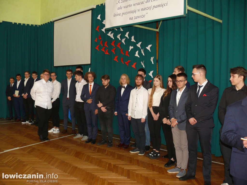 Uroczystość z okazji 3 Maja i pożegnania uczniów ostatnich klas w ZSP na Blichu.
