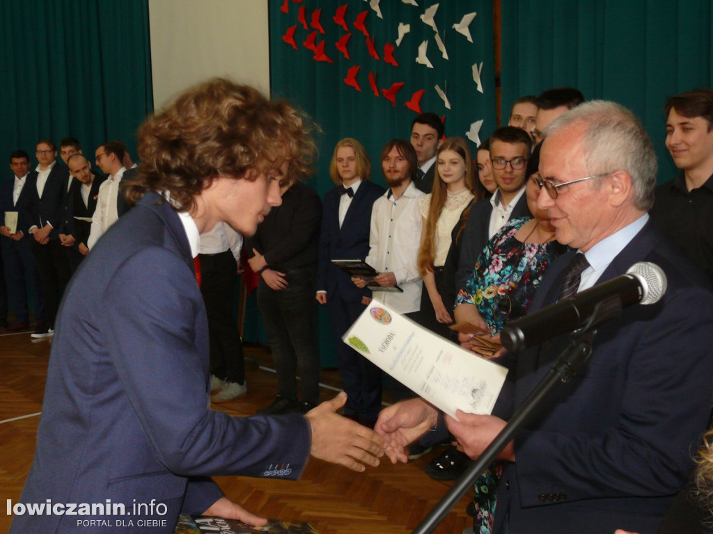Uroczystość z okazji 3 Maja i pożegnania uczniów ostatnich klas w ZSP na Blichu.