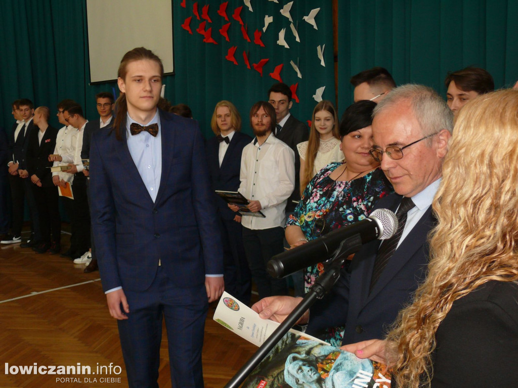 Uroczystość z okazji 3 Maja i pożegnania uczniów ostatnich klas w ZSP na Blichu.