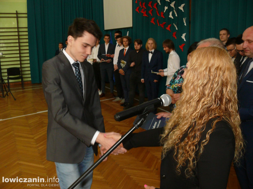 Uroczystość z okazji 3 Maja i pożegnania uczniów ostatnich klas w ZSP na Blichu.