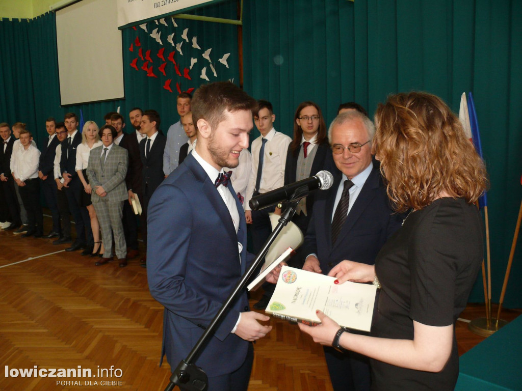 Uroczystość z okazji 3 Maja i pożegnania uczniów ostatnich klas w ZSP na Blichu.