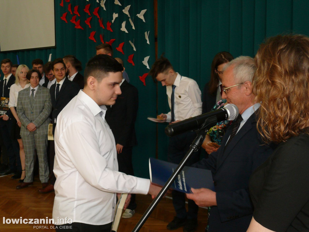 Uroczystość z okazji 3 Maja i pożegnania uczniów ostatnich klas w ZSP na Blichu.