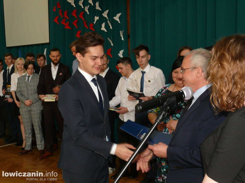 Uroczystość z okazji 3 Maja i pożegnania uczniów ostatnich klas w ZSP na Blichu.