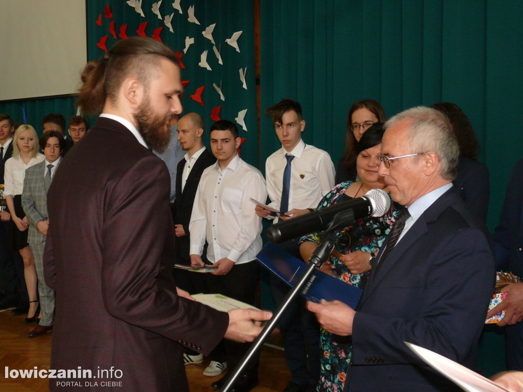 Uroczystość z okazji 3 Maja i pożegnania uczniów ostatnich klas w ZSP na Blichu.
