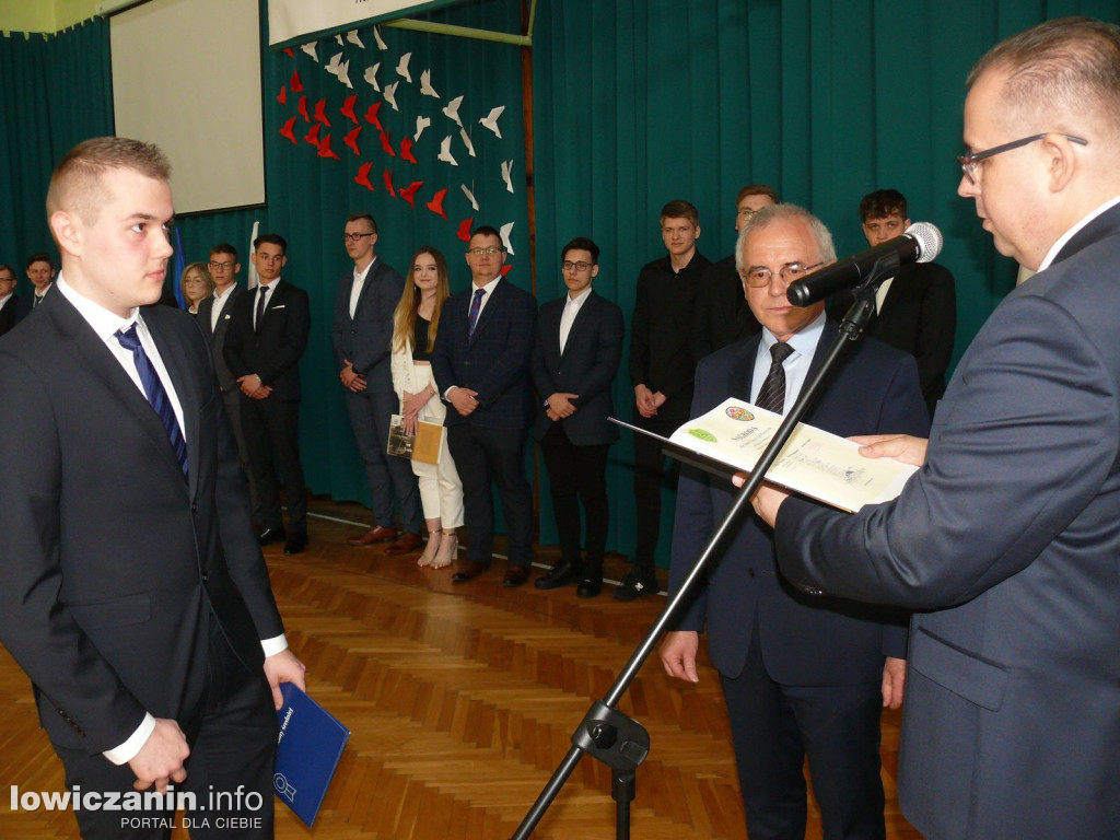 Uroczystość z okazji 3 Maja i pożegnania uczniów ostatnich klas w ZSP na Blichu.