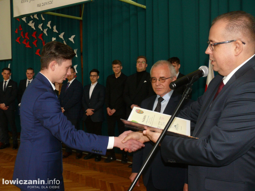 Uroczystość z okazji 3 Maja i pożegnania uczniów ostatnich klas w ZSP na Blichu.