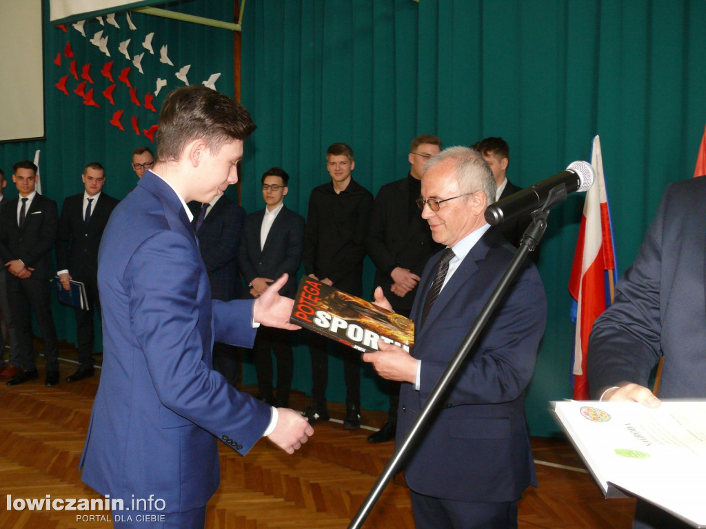 Uroczystość z okazji 3 Maja i pożegnania uczniów ostatnich klas w ZSP na Blichu.