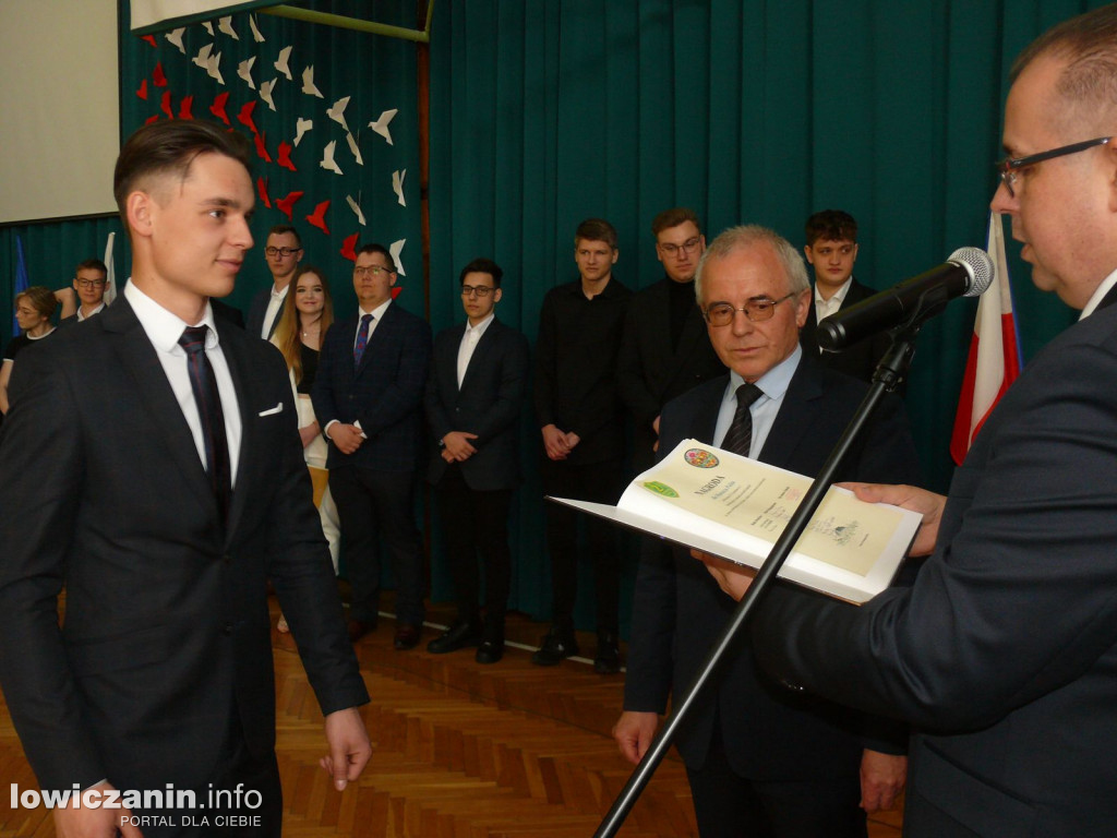 Uroczystość z okazji 3 Maja i pożegnania uczniów ostatnich klas w ZSP na Blichu.