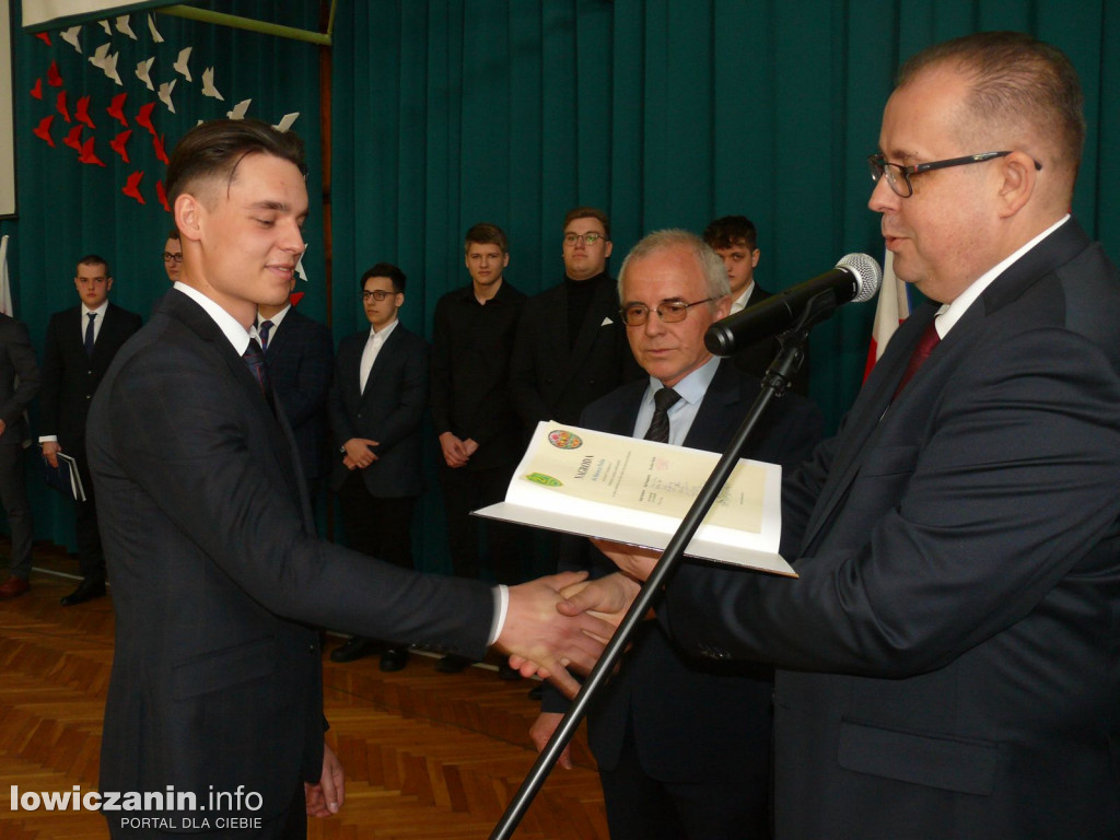 Uroczystość z okazji 3 Maja i pożegnania uczniów ostatnich klas w ZSP na Blichu.