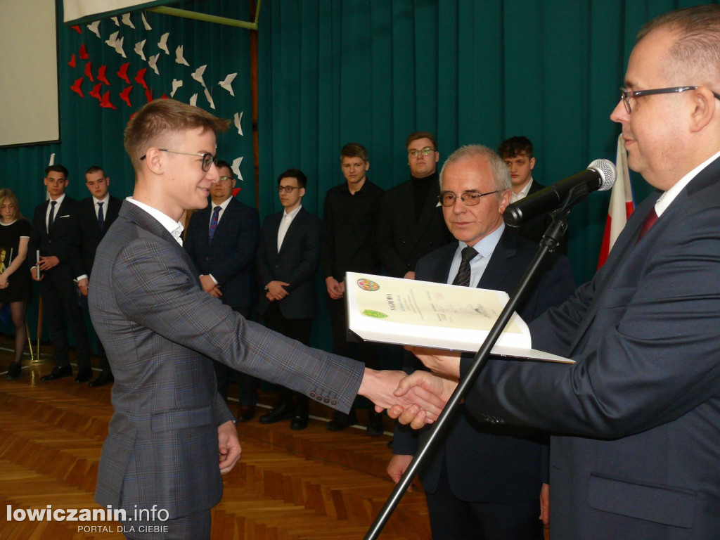 Uroczystość z okazji 3 Maja i pożegnania uczniów ostatnich klas w ZSP na Blichu.