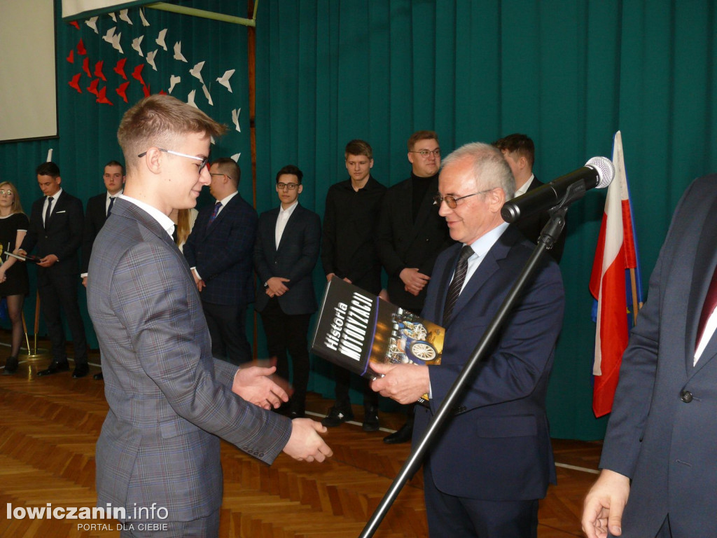 Uroczystość z okazji 3 Maja i pożegnania uczniów ostatnich klas w ZSP na Blichu.