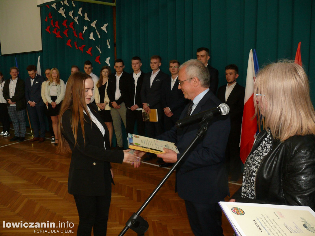 Uroczystość z okazji 3 Maja i pożegnania uczniów ostatnich klas w ZSP na Blichu.