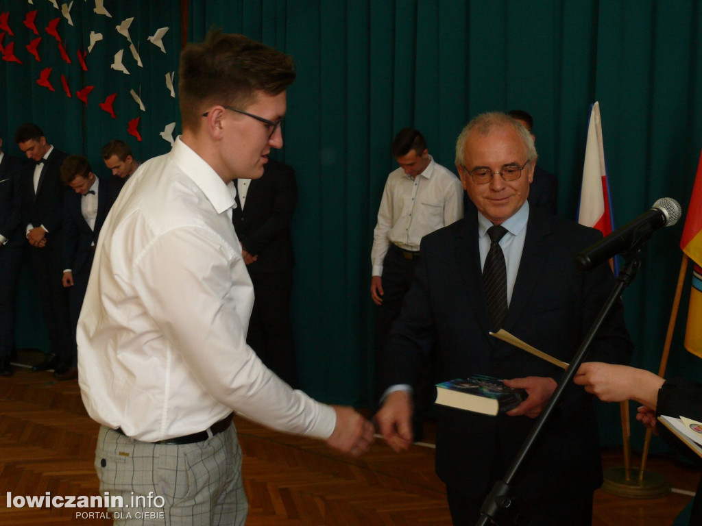 Uroczystość z okazji 3 Maja i pożegnania uczniów ostatnich klas w ZSP na Blichu.