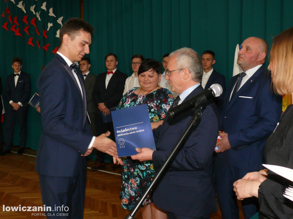 Uroczystość z okazji 3 Maja i pożegnania uczniów ostatnich klas w ZSP na Blichu.