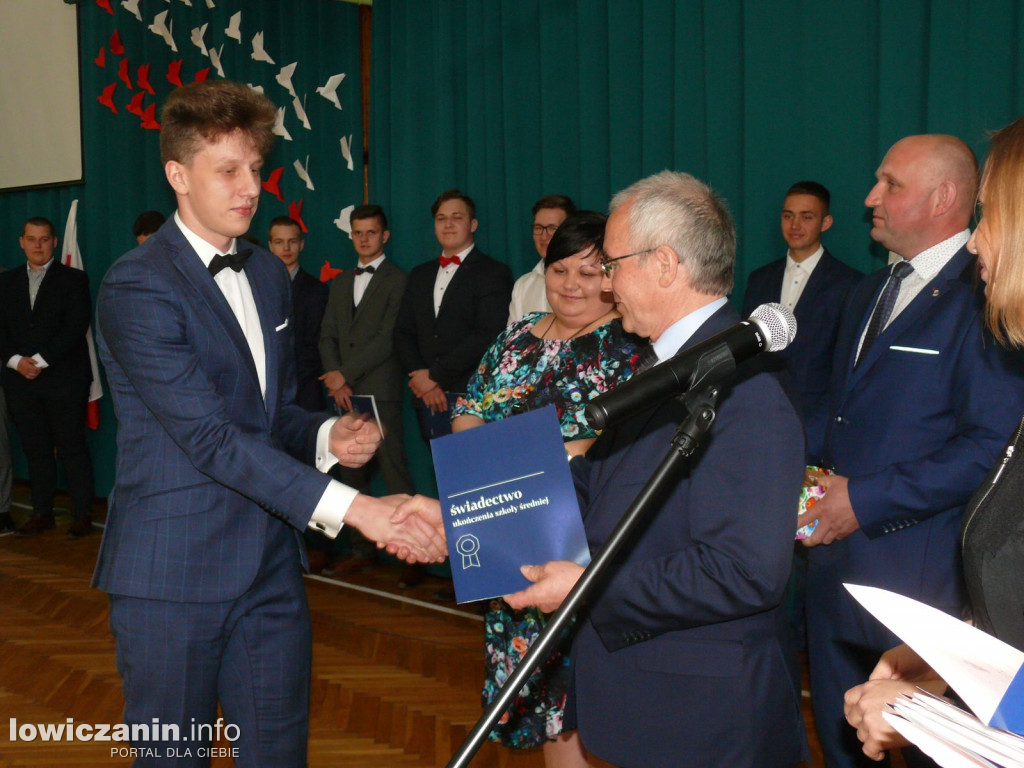 Uroczystość z okazji 3 Maja i pożegnania uczniów ostatnich klas w ZSP na Blichu.