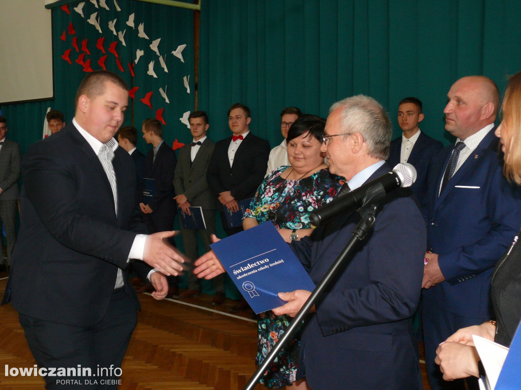 Uroczystość z okazji 3 Maja i pożegnania uczniów ostatnich klas w ZSP na Blichu.