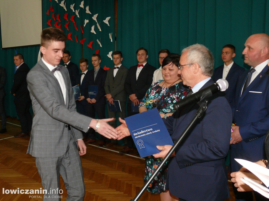 Uroczystość z okazji 3 Maja i pożegnania uczniów ostatnich klas w ZSP na Blichu.