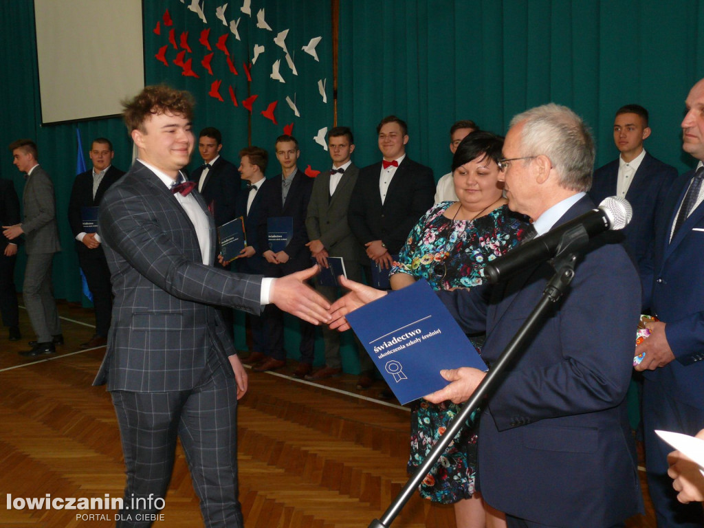 Uroczystość z okazji 3 Maja i pożegnania uczniów ostatnich klas w ZSP na Blichu.