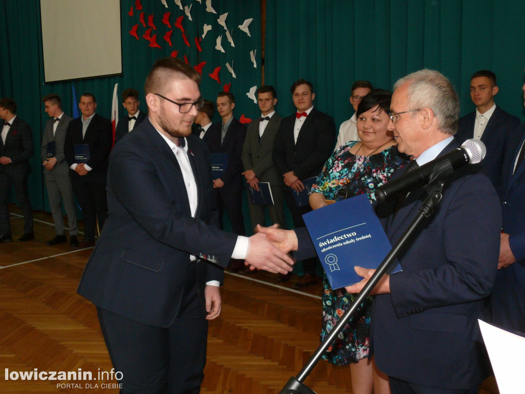 Uroczystość z okazji 3 Maja i pożegnania uczniów ostatnich klas w ZSP na Blichu.