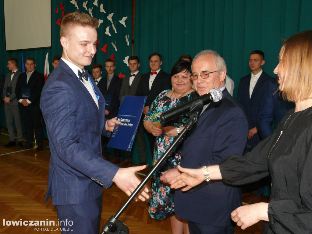 Uroczystość z okazji 3 Maja i pożegnania uczniów ostatnich klas w ZSP na Blichu.