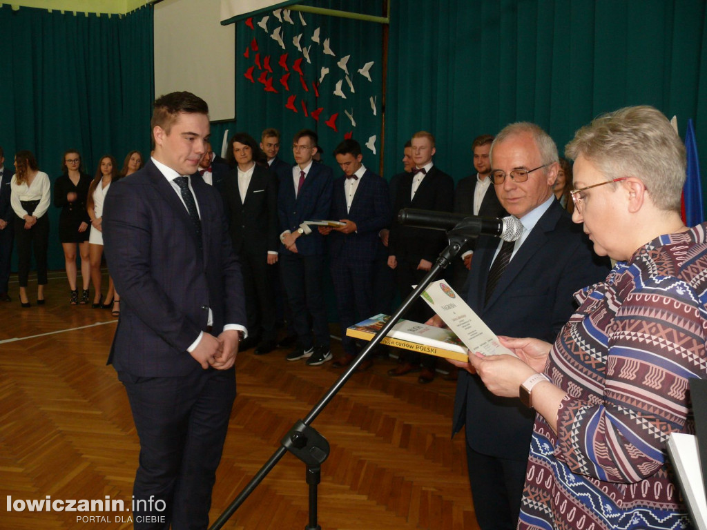 Uroczystość z okazji 3 Maja i pożegnania uczniów ostatnich klas w ZSP na Blichu.