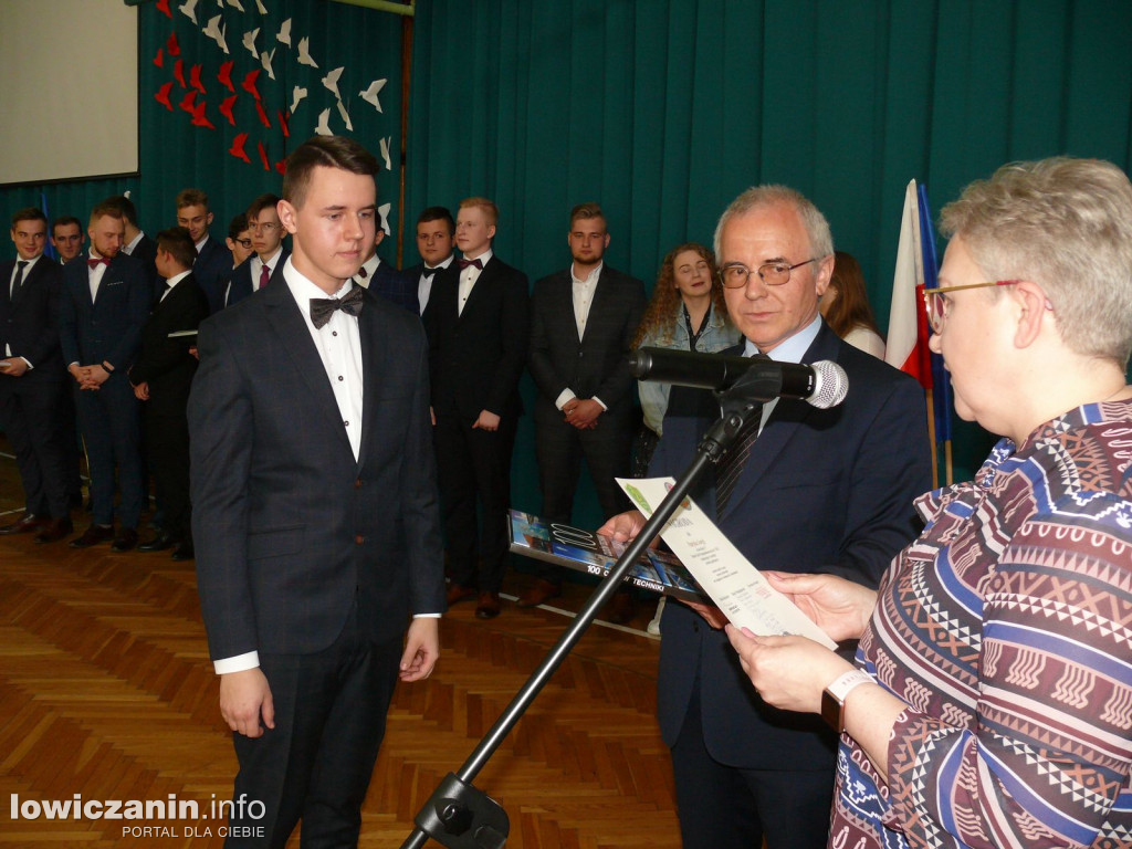 Uroczystość z okazji 3 Maja i pożegnania uczniów ostatnich klas w ZSP na Blichu.