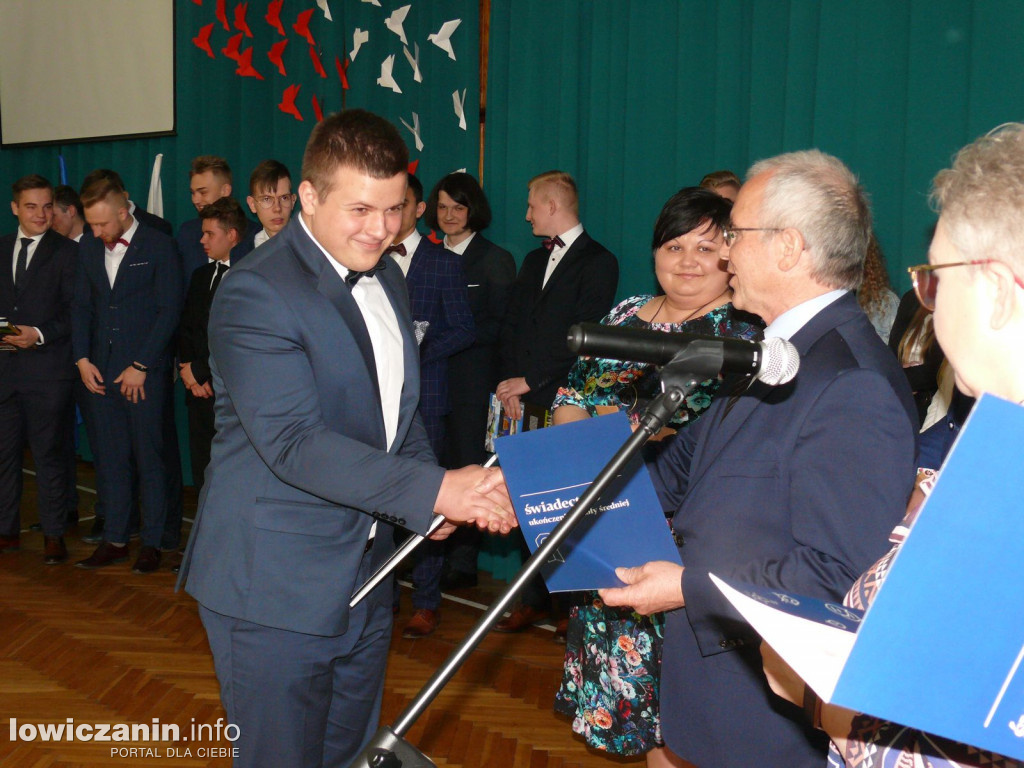 Uroczystość z okazji 3 Maja i pożegnania uczniów ostatnich klas w ZSP na Blichu.