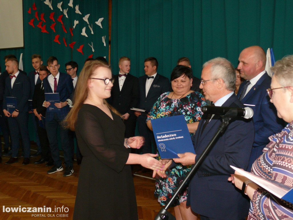 Uroczystość z okazji 3 Maja i pożegnania uczniów ostatnich klas w ZSP na Blichu.