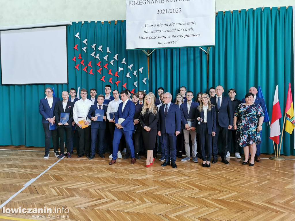 Uroczystość z okazji 3 Maja i pożegnania uczniów ostatnich klas w ZSP na Blichu.