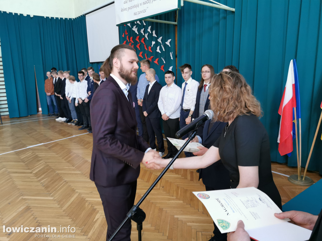 Uroczystość z okazji 3 Maja i pożegnania uczniów ostatnich klas w ZSP na Blichu.
