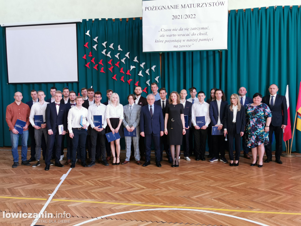 Uroczystość z okazji 3 Maja i pożegnania uczniów ostatnich klas w ZSP na Blichu.
