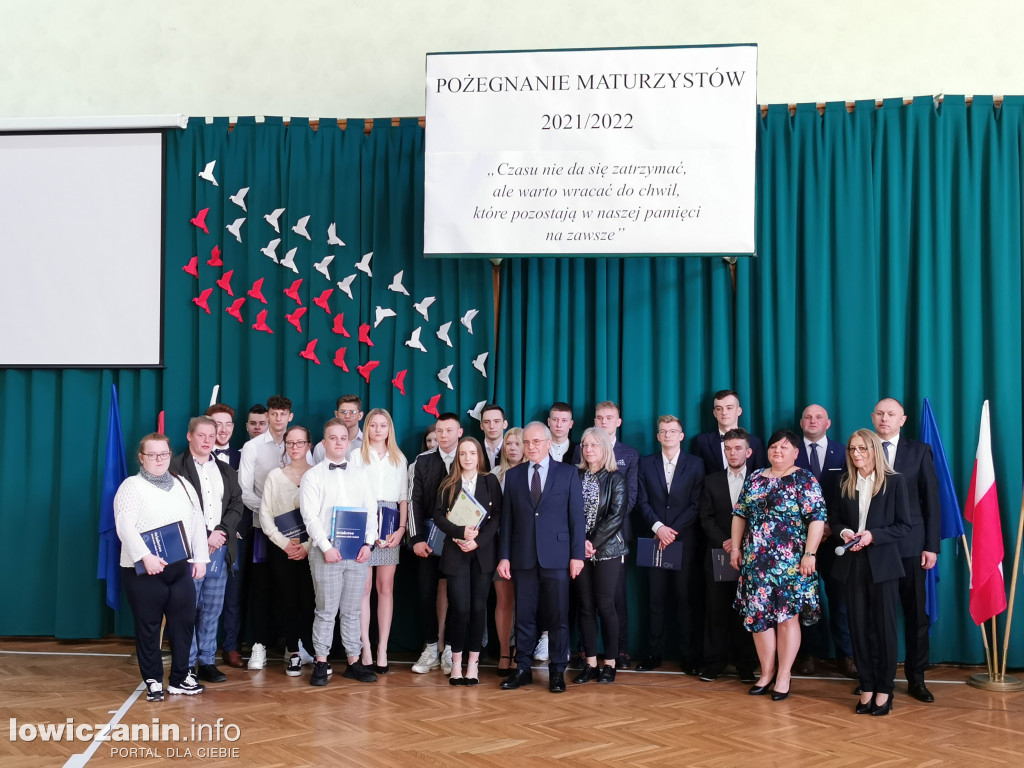 Uroczystość z okazji 3 Maja i pożegnania uczniów ostatnich klas w ZSP na Blichu.