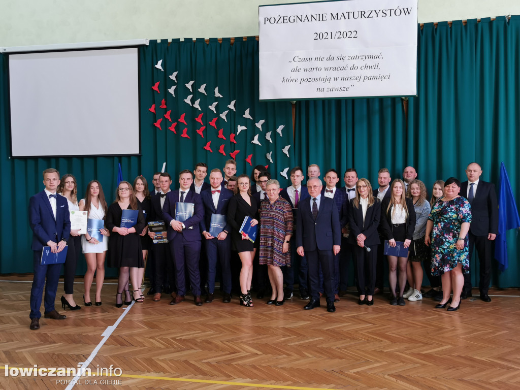 Uroczystość z okazji 3 Maja i pożegnania uczniów ostatnich klas w ZSP na Blichu.