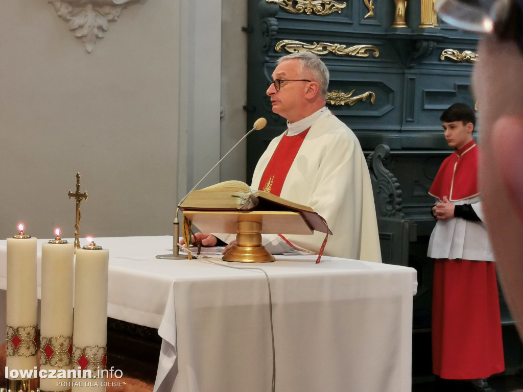 Łowicz. W katedrze trwa msza w intencji strażaków