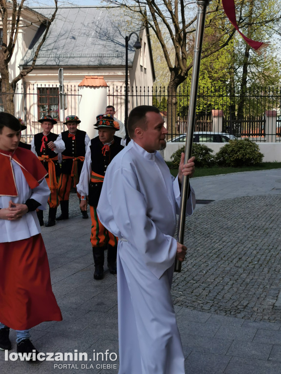 Łowicz. W katedrze trwa msza w intencji strażaków